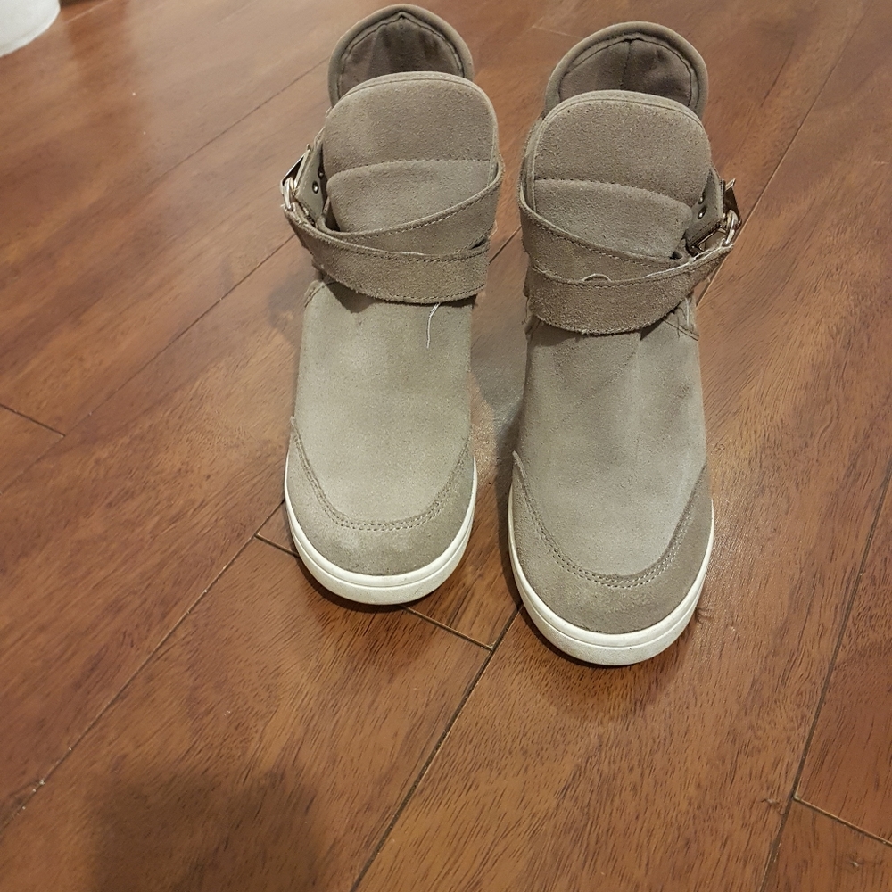 Shoes - Picture 2 of 2